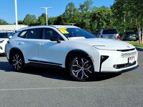 Certified 2025 Toyota Crown Signia AWD/4WD image 2
