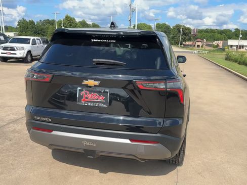 Used 2026 Chevrolet Equinox LT FWD image 8