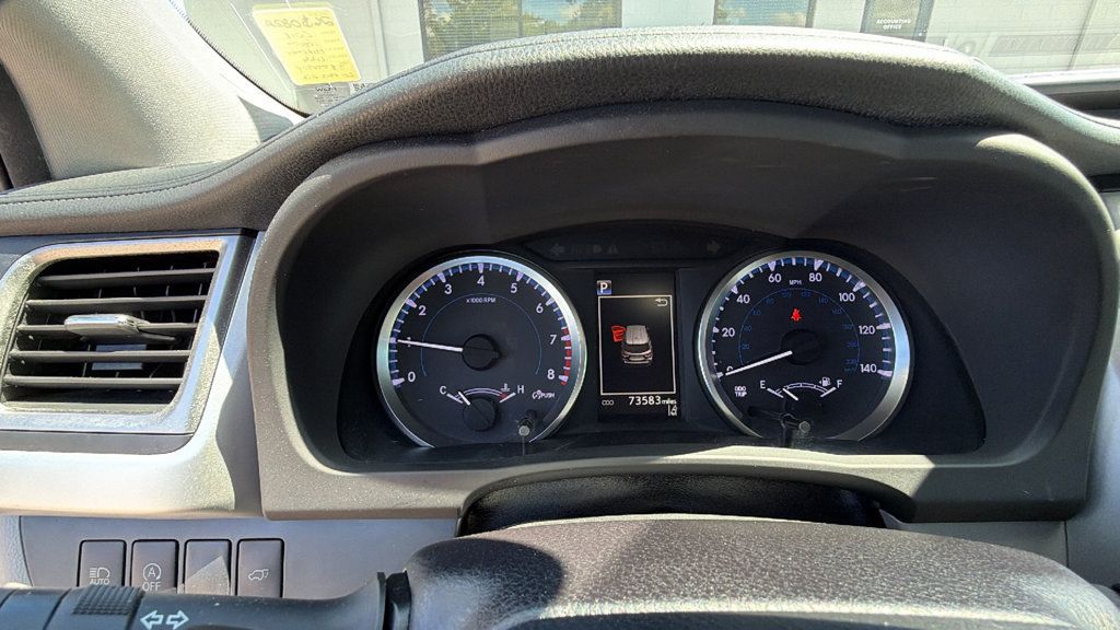 Used 2018 Toyota Highlander Plus FWD image 18