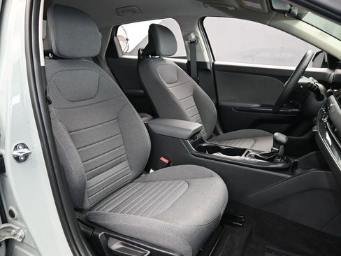 Used 2025 Kia K4 EX image 41