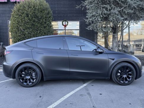 Used 2020 Tesla Model Y Long Range image 21