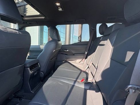 Used 2025 Lexus GX 550 w/ Accessory Package (2T) AWD/4WD image 10