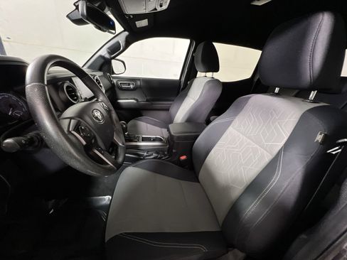 Used 2021 Toyota Tacoma TRD Sport w/ Technology Package image 13