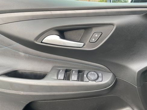 Used 2025 Buick Envista Sport Touring image 20