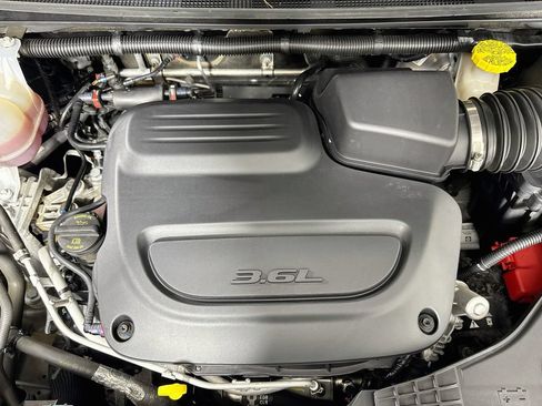 Used 2024 Chrysler Pacifica Touring-L FWD image 30