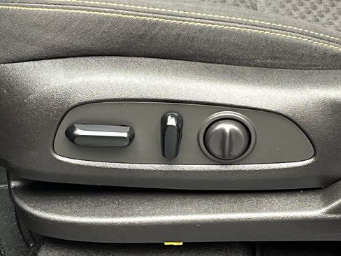 Used 2018 GMC Terrain SLE w/ Driver Convenience Package image 9