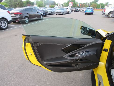 Used 2025 Chevrolet Corvette Stingray Preferred Conv w/ Stealth Interior Trim Package RWD image 15