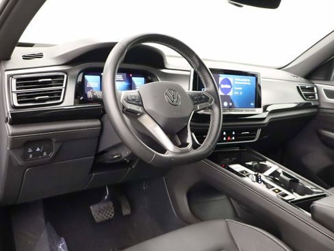 Certified 2025 Volkswagen Atlas Cross Sport SE image 14