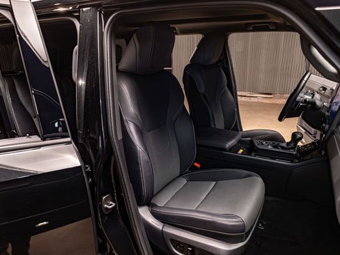 Used 2025 Lexus GX 550 w/ Cold Area Package image 27