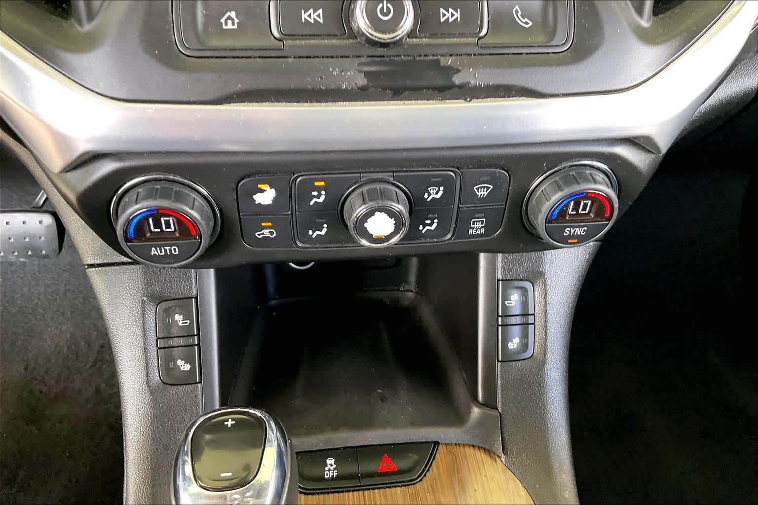 Used 2017 GMC Acadia SLE FWD image 32
