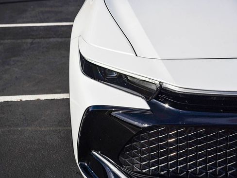 Certified 2023 Toyota Crown XLE image 11