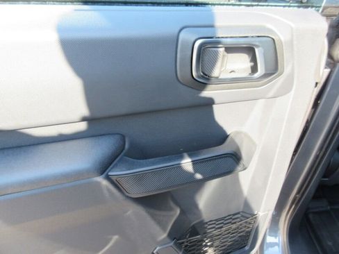 New 2025 Ford Bronco 4-Door image 17