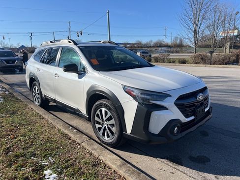 Used 2023 Subaru Outback Premium image 3