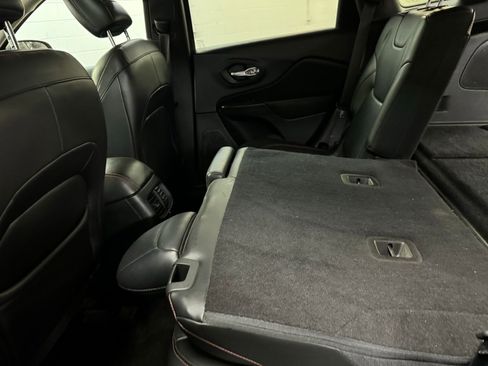 Used 2015 Jeep Cherokee Trailhawk w/ Leather Interior Group image 31
