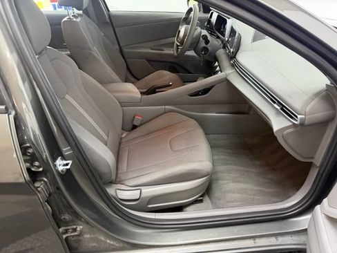 Certified 2025 Hyundai Elantra SE FWD image 27