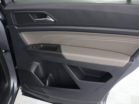 Used 2022 Volkswagen Atlas Cross Sport SE image 27