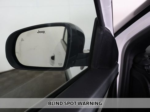 Used 2023 Jeep Compass Trailhawk AWD/4WD image 4