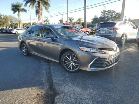 Certified 2021 Toyota Camry XLE w/ Navigation Upgrade Package image 28