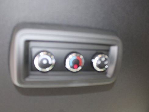 Used 2017 Dodge Grand Caravan SXT FWD image 18