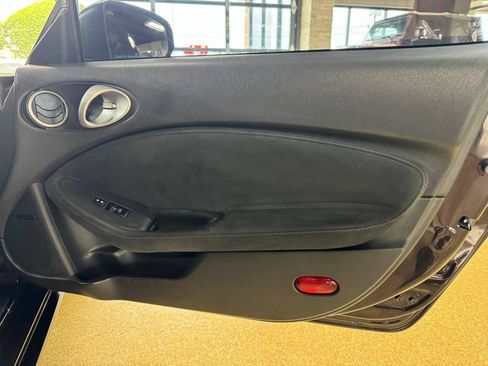 Used 2016 Nissan 370Z Touring RWD image 10