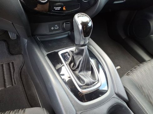 Used 2018 Nissan Rogue SV AWD/4WD image 15