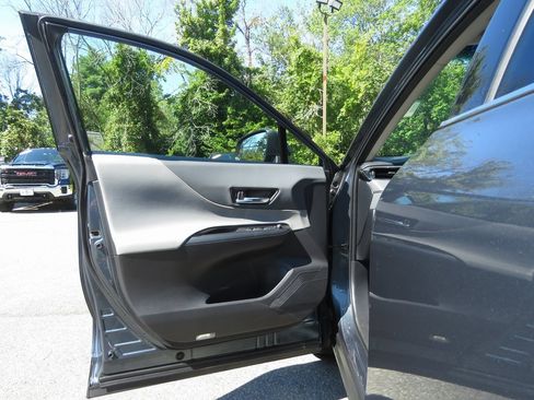 Used 2022 Toyota Venza LE image 10