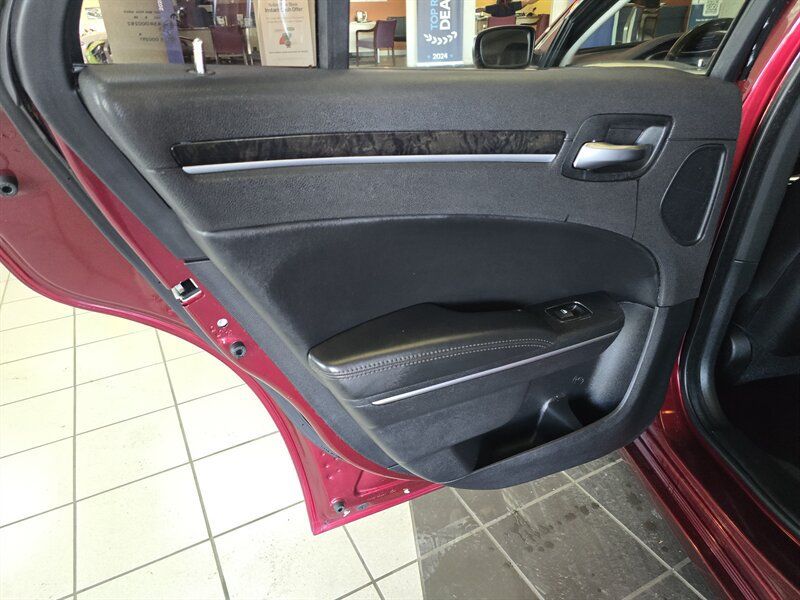 Used 2017 Chrysler 300 C w/ Harman/Kardon Audio Group RWD image 10