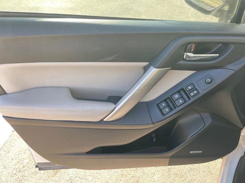 Used 2016 Subaru Forester 2.5i Touring w/ Eyesight & Navigation System image 21