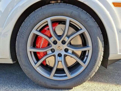 New 2026 Porsche Cayenne Turbo AWD/4WD image 12