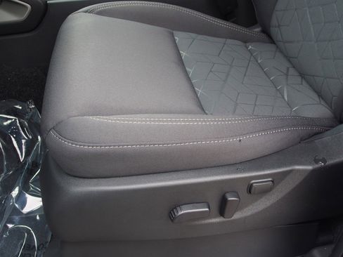 Used 2026 Nissan Frontier SV image 17