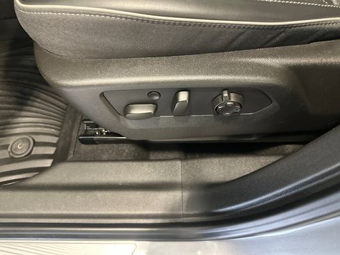 Used 2022 Buick Envision Avenir w/ Premium Seat Package AWD/4WD image 28