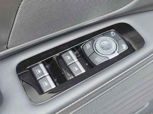 Used 2024 Lincoln Nautilus Premier w/ Jet Appearance Package AWD/4WD image 21