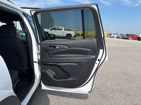 Used 2025 Chevrolet Traverse LT AWD/4WD image 14
