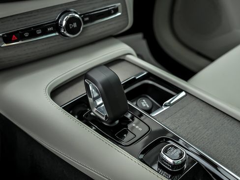 Used 2025 Volvo XC90 T8 Plus w/ Protection Package Premier image 49