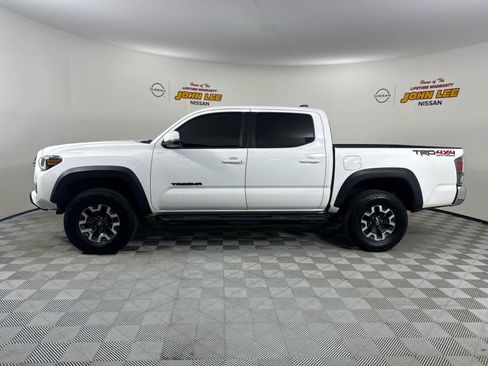 Used 2021 Toyota Tacoma TRD Off-Road image 2