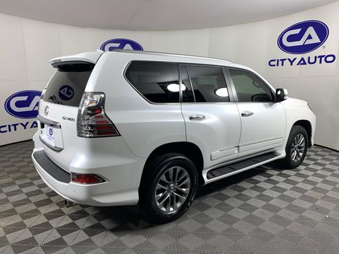 Used 2017 Lexus GX 460 Luxury w/ Preferred Accessory Package image 3