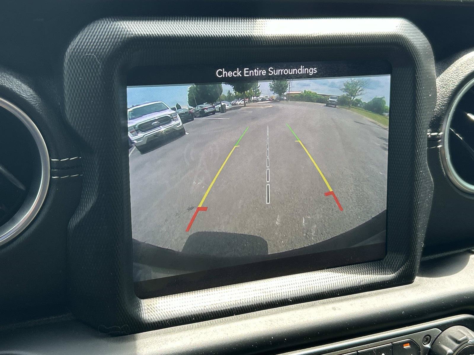 Used 2019 Jeep Wrangler Unlimited Sahara AWD/4WD image 35