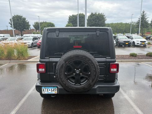 Used 2018 Jeep Wrangler Unlimited Sport S AWD/4WD image 6