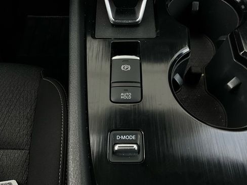 Used 2025 Nissan Rogue SV image 23