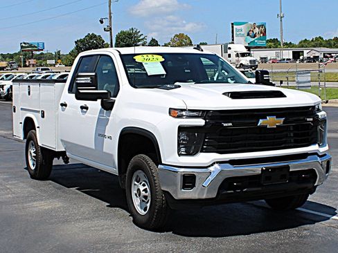 Used 2025 Chevrolet Silverado 2500 W/T w/ WT Convenience Package AWD/4WD image 3