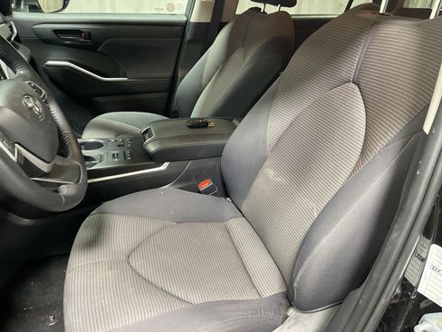 Used 2024 Toyota Highlander XLE image 20