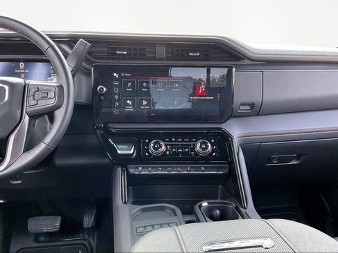 Used 2025 GMC Sierra 2500 AT4 w/ AT4 Premium Plus Package image 8