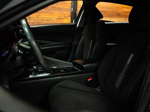 Used 2024 Hyundai Elantra SEL FWD image 9