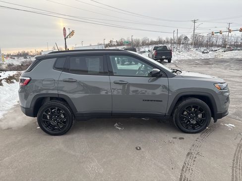 Used 2023 Jeep Compass Altitude w/ Convenience Group image 5