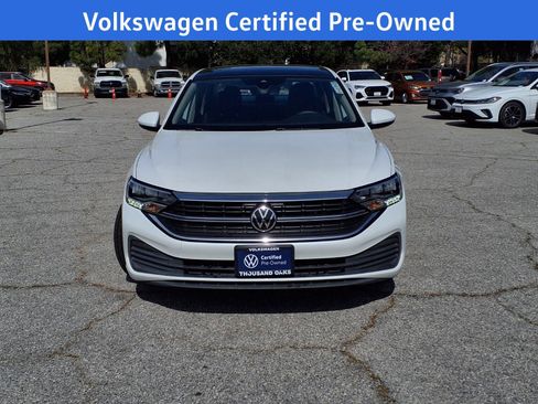 Certified 2022 Volkswagen Jetta SE image 2