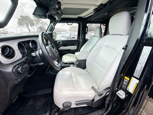Used 2021 Jeep Wrangler Unlimited Sahara image 23