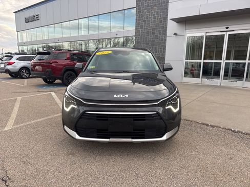 Used 2025 Kia Niro LX image 6