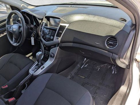 Used 2016 Chevrolet Cruze LT w/ Technology Package FWD image 21
