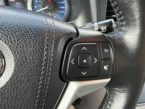 Used 2016 Toyota Sienna XLE FWD image 31