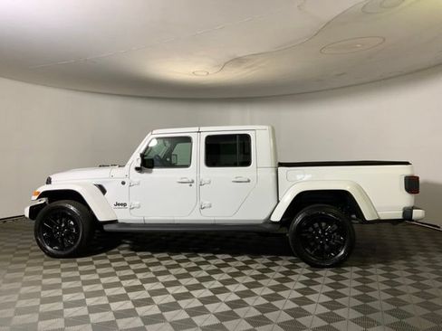 Used 2022 Jeep Gladiator Overland AWD/4WD image 8